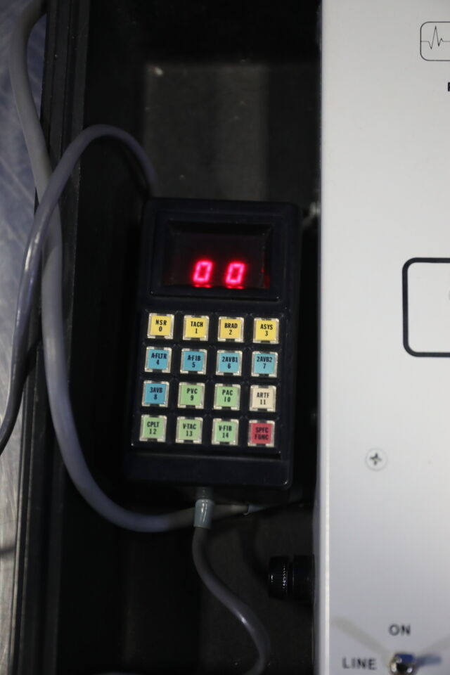MDE ELECTRONICS Datasim 1000 Patient Simulator