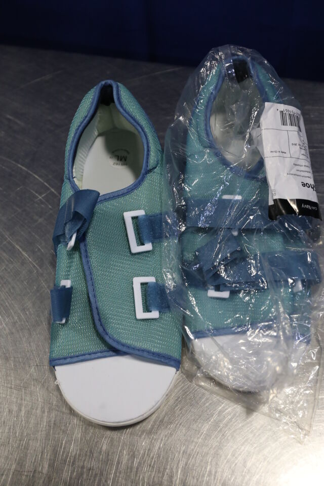 DARCO Various Post Op Shoe Brace