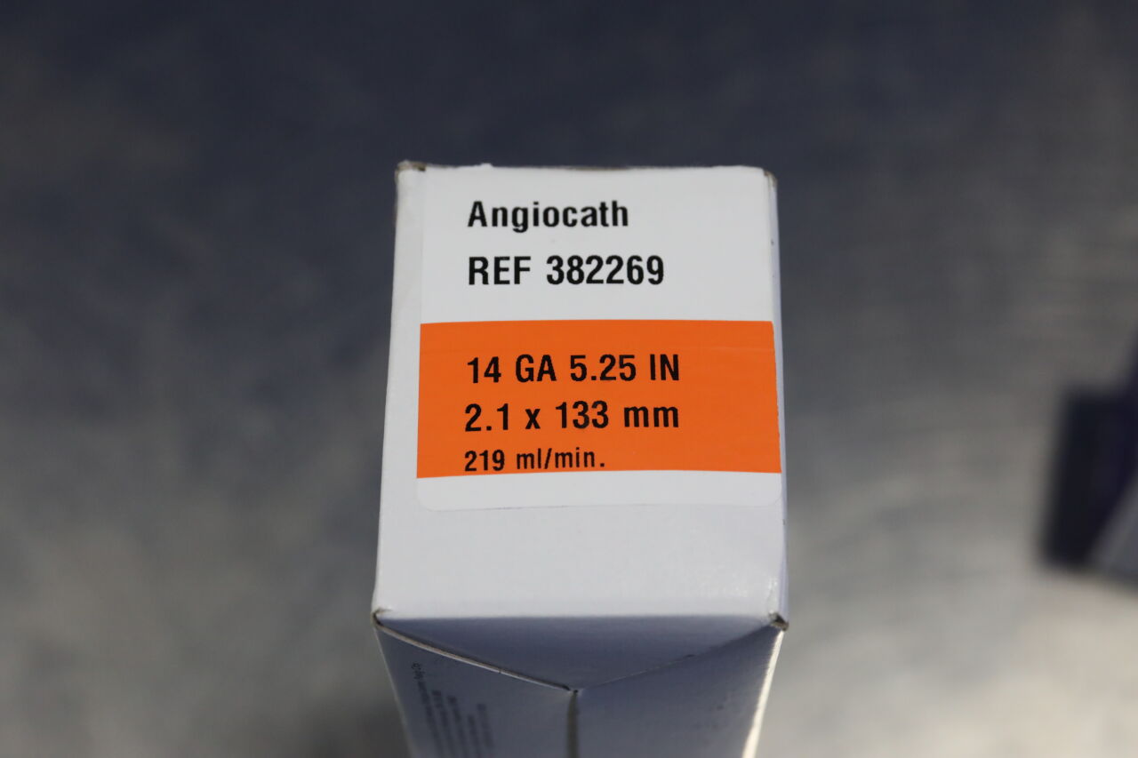 BD MEDICAL 382269 Angiocath I.V Catheter - Lot of 2