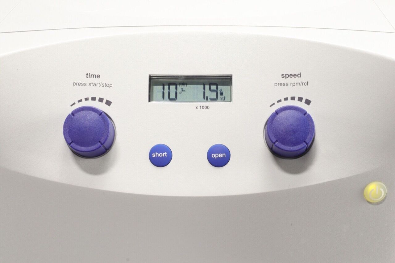 EPPENDORF 5702 Centrifuge