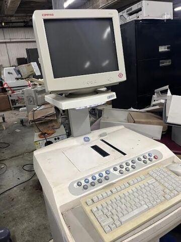 GE Case v720 Lot of 1 Monitor