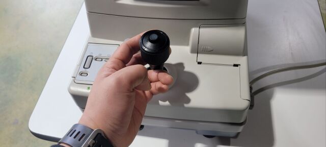 TOPCON KR 8100 Auto Refractometer Autorefractor Autorefractor