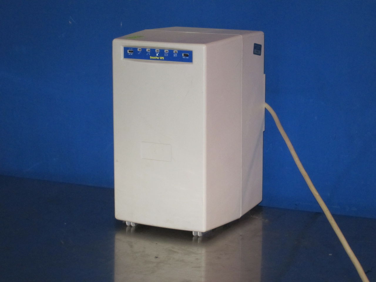 SMART UPS Smart 700 HG Uninterruptible Power Supply / UPS