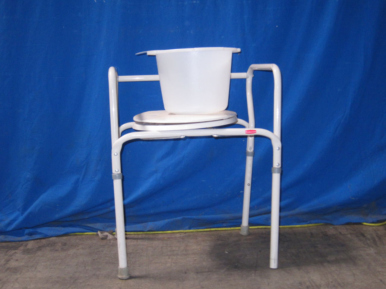 RUBBERMAID Adult Toilet Chair
