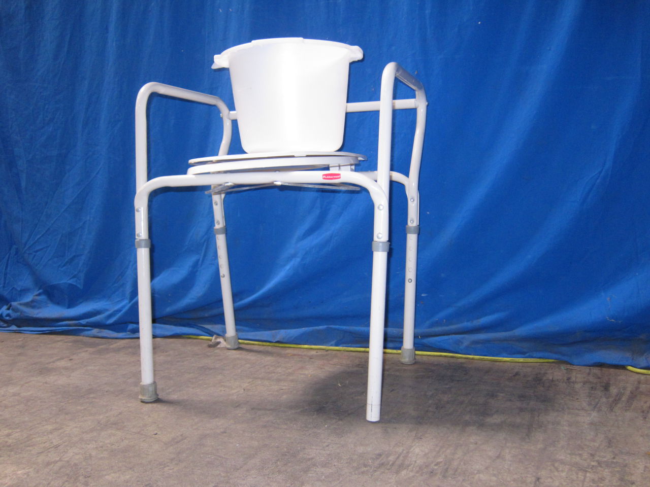 RUBBERMAID Adult Toilet Chair
