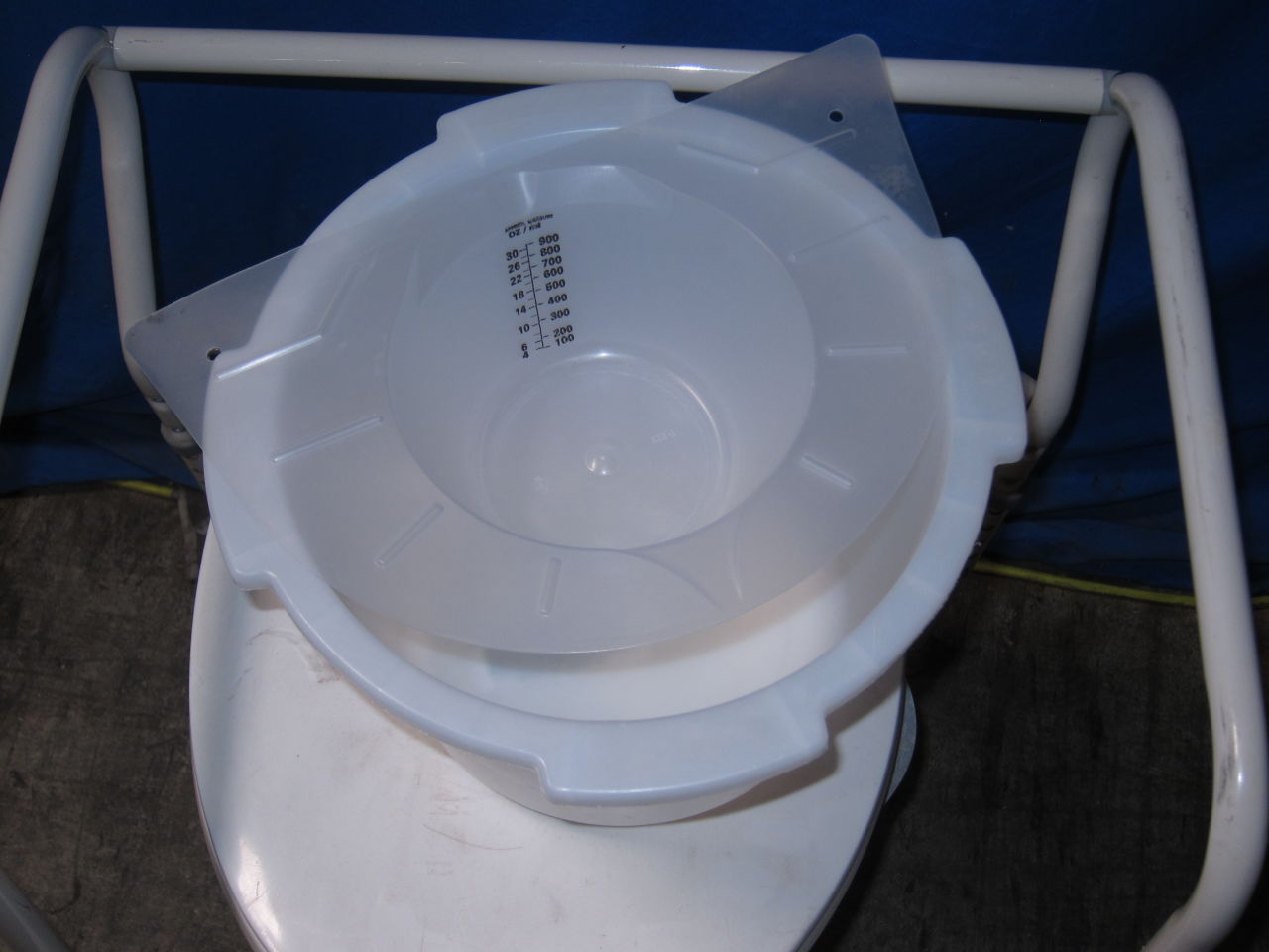 RUBBERMAID Adult Toilet Chair