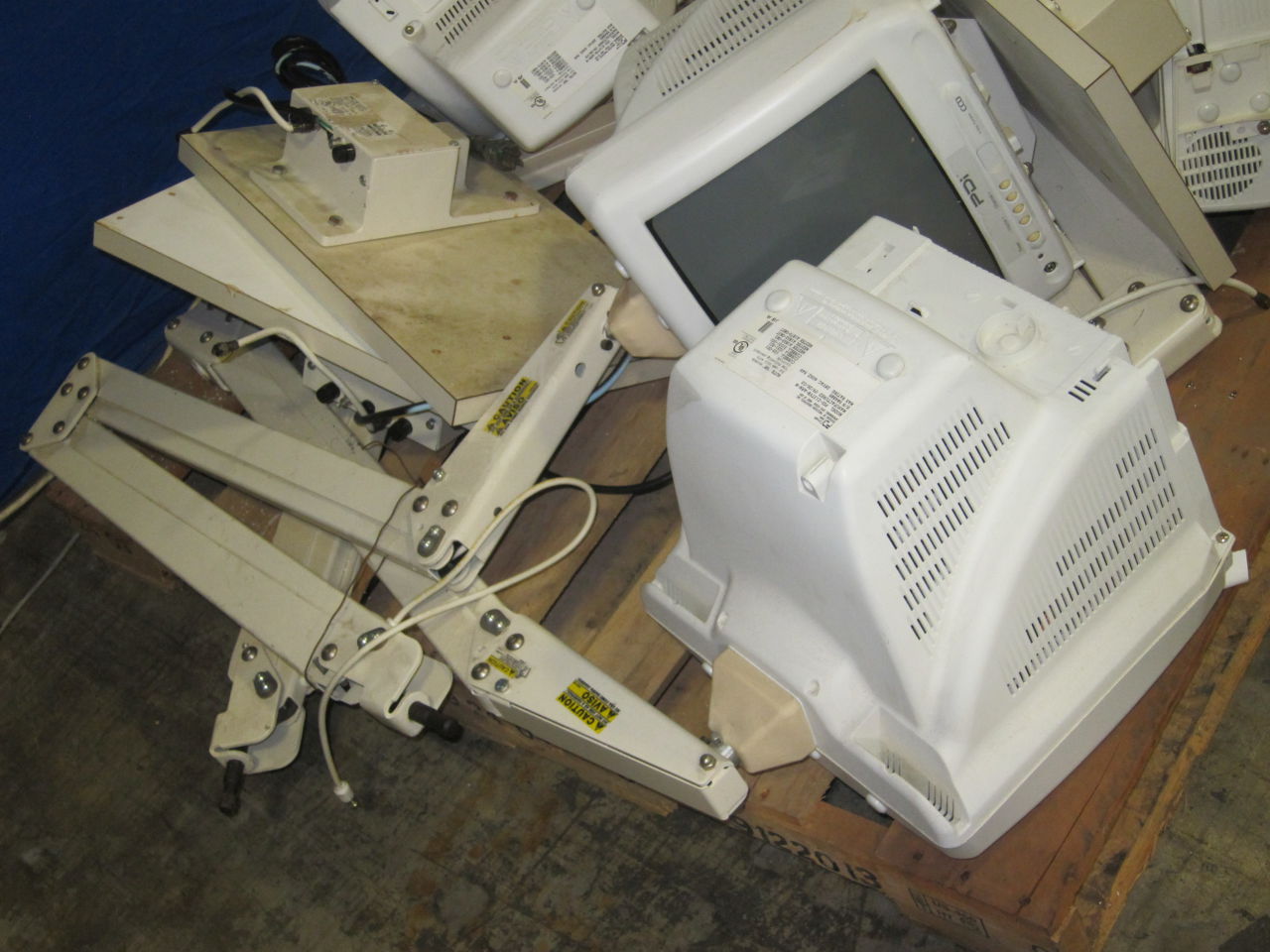 PDI -Z13TVB-ARM-M - Lot of 4 Monitor