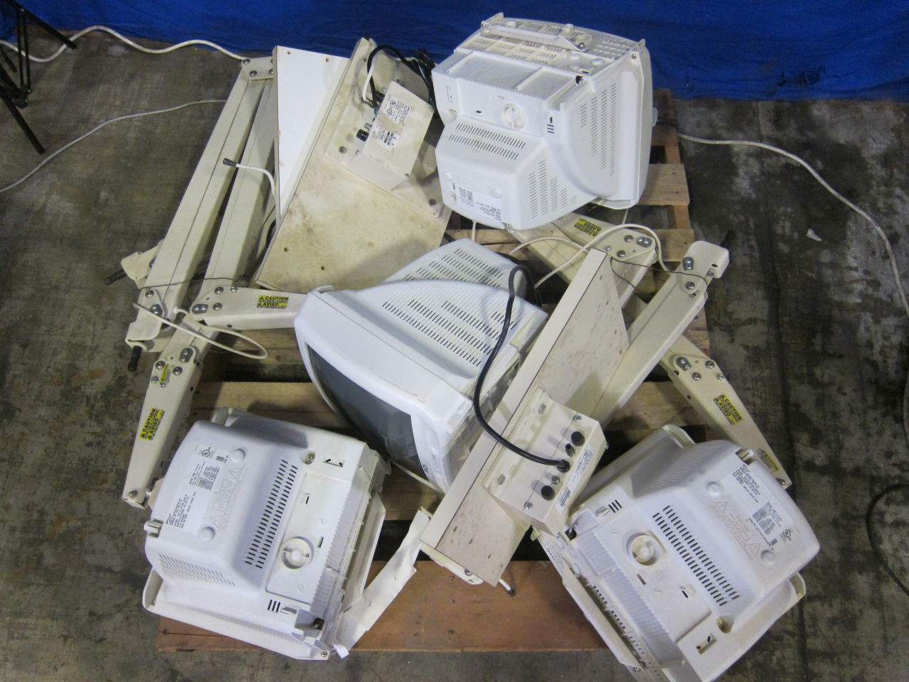 PDI -Z13TVB-ARM-M - Lot of 4 Monitor