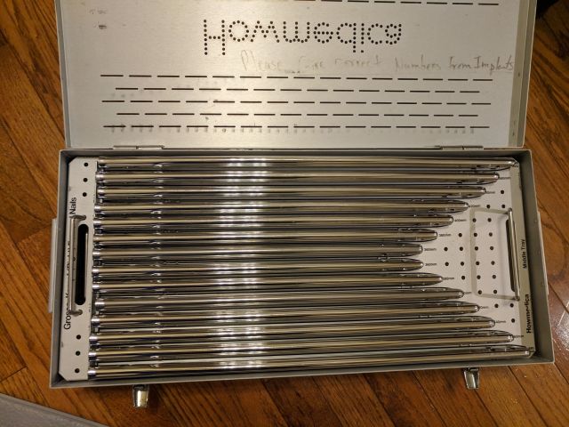 HOWMEDICA 38159350 Grosse-Kempf right femoral nails and screws