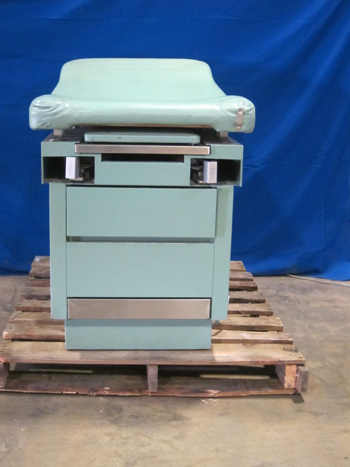 UMF 5120 Exam Table