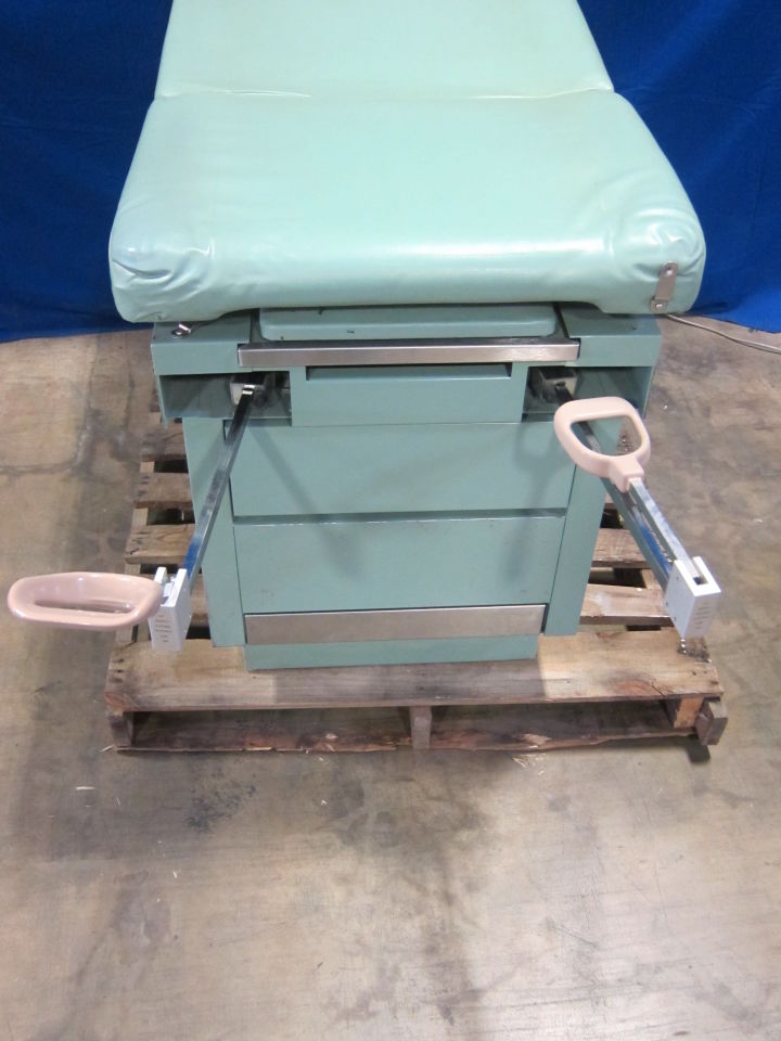 UMF 5120 Exam Table