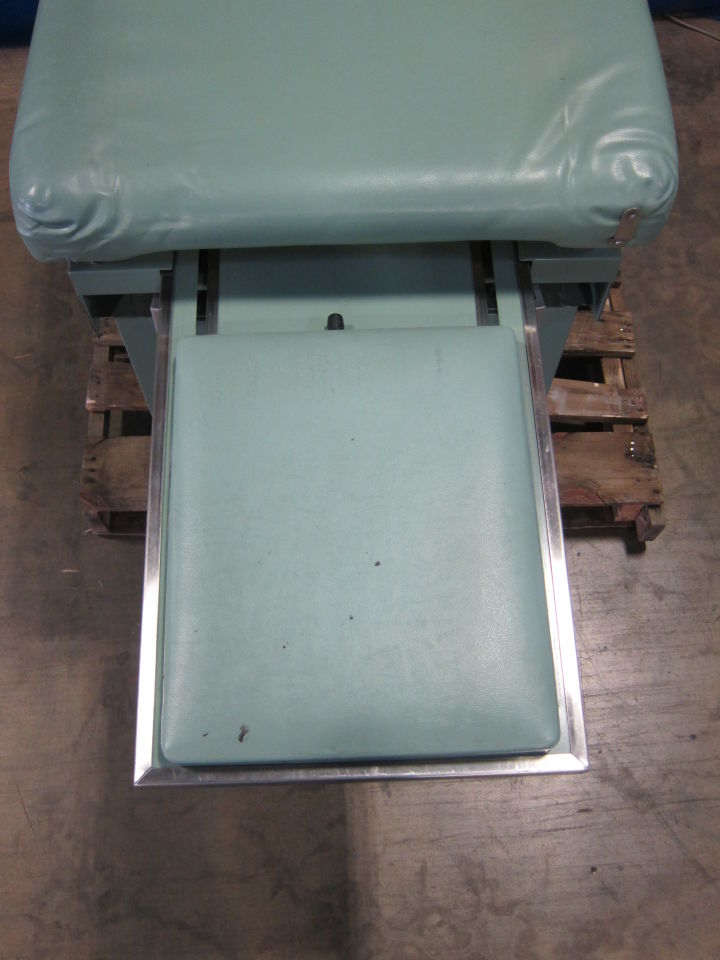UMF 5120 Exam Table