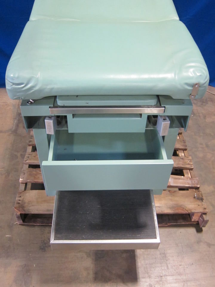 UMF 5120 Exam Table