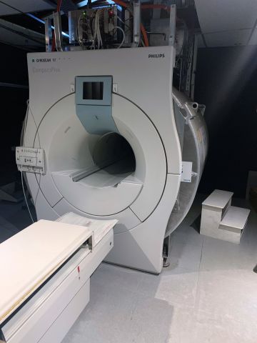 PHILIPS Intera 1.0T MRI Scanner