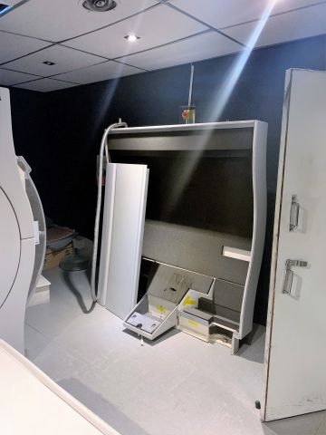 PHILIPS Intera 1.0T MRI Scanner