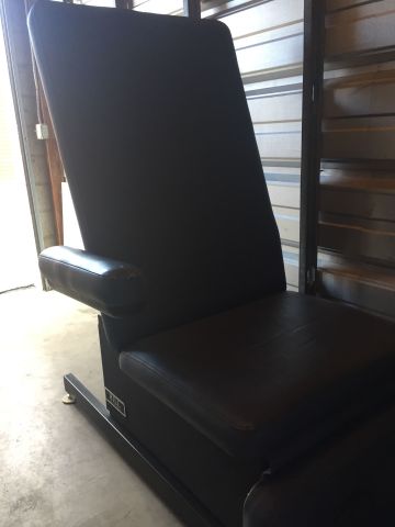 HILL LABS Excellent condition, motorized exam table with elevation and tilt features, easy to use with pedal. Exam Chair