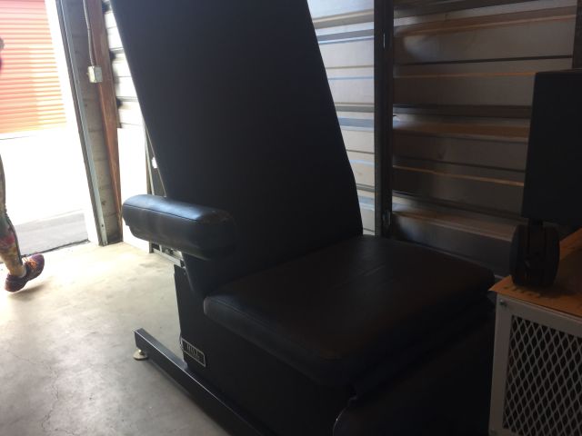 HILL LABS Excellent condition, motorized exam table with elevation and tilt features, easy to use with pedal. Exam Chair
