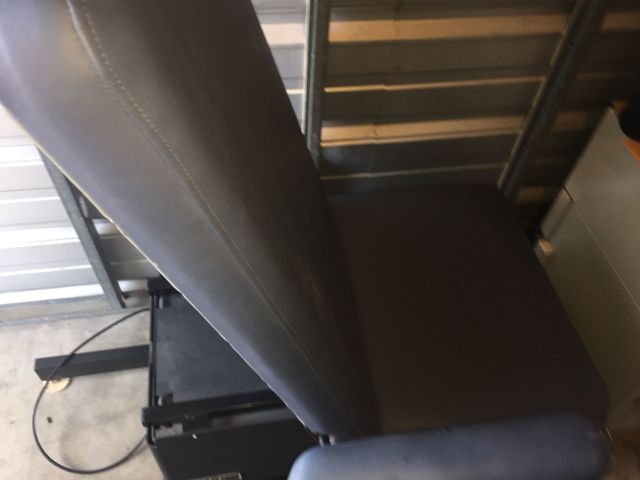 HILL LABS Excellent condition, motorized exam table with elevation and tilt features, easy to use with pedal. Exam Chair