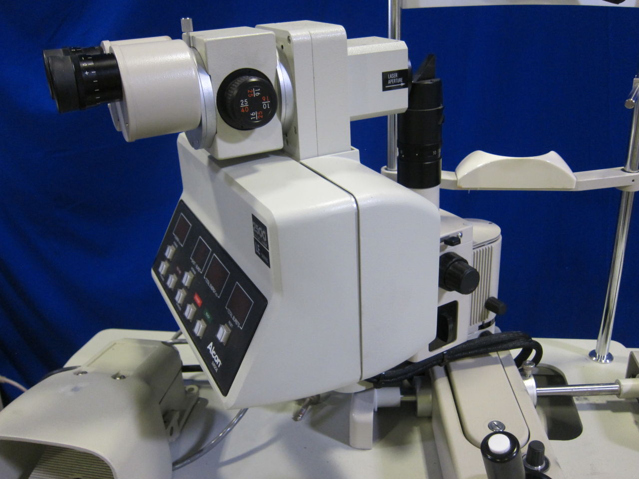 ALCON 2500 LE Series Laser - YAG