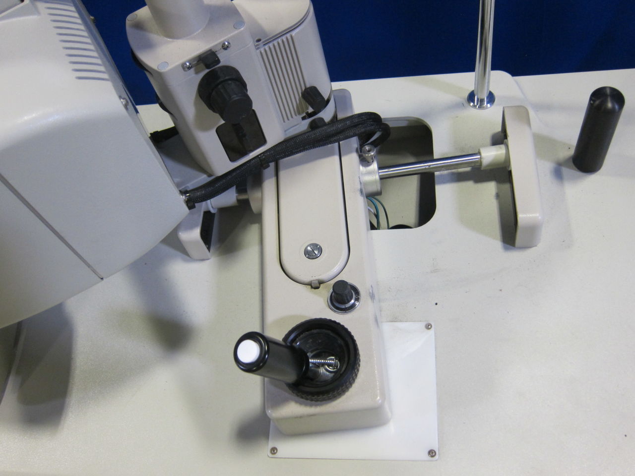 ALCON 2500 LE Series Laser - YAG