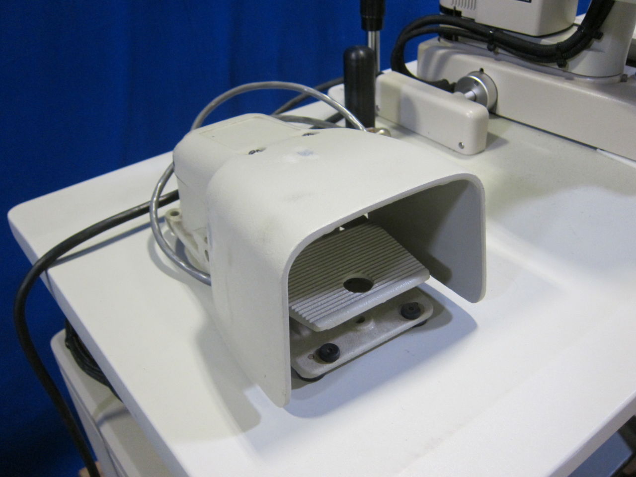 ALCON 2500 LE Series Laser - YAG
