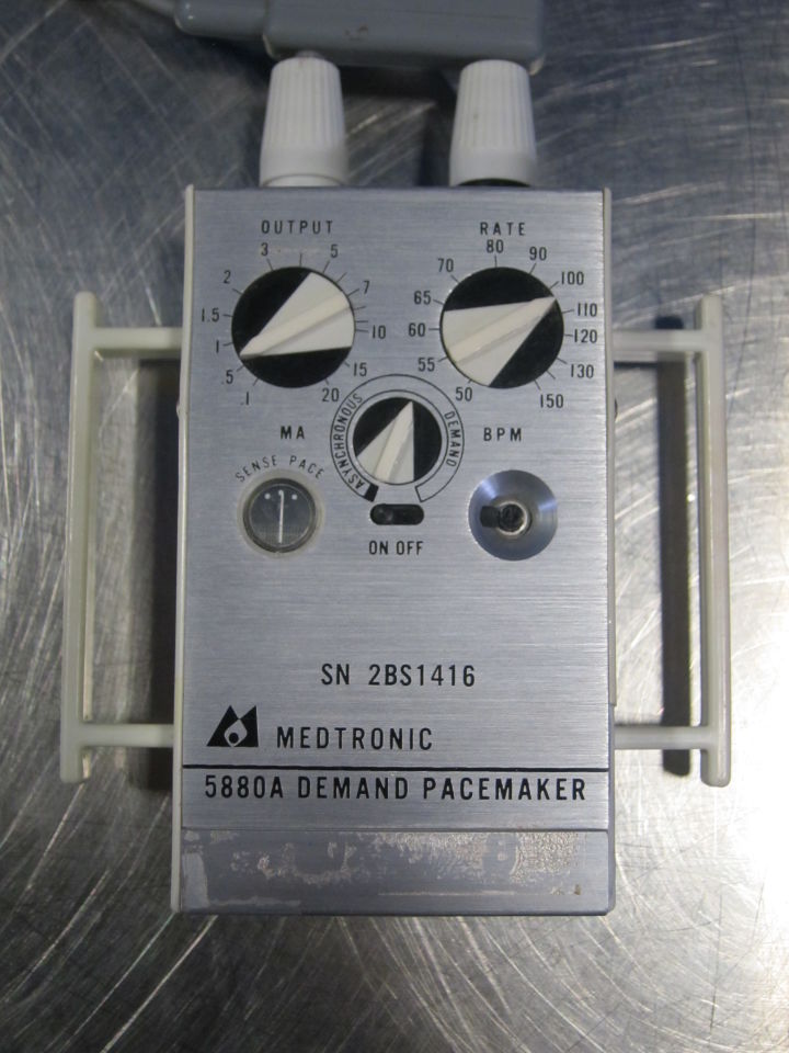 MEDTRONIC 5880A Demand Pacemaker