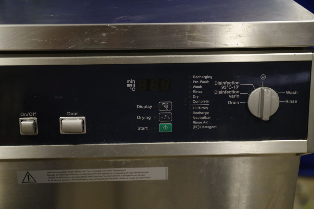 MIELE G7881 Sterilizer Washer / Disinfector