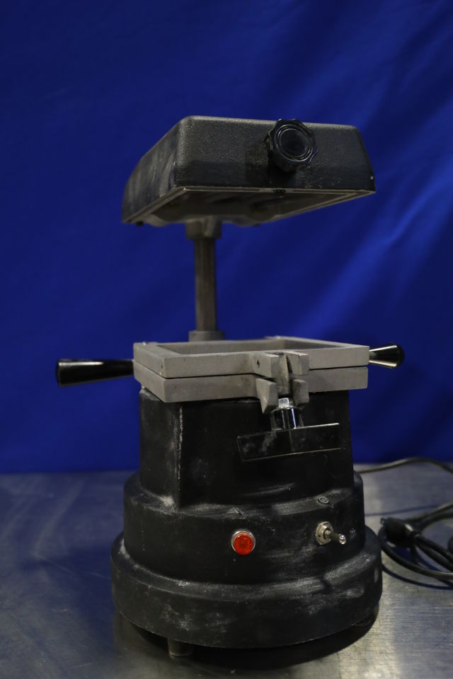 T&S DENTAL AND PLASTICS 101 Vacuum Forming Machine
