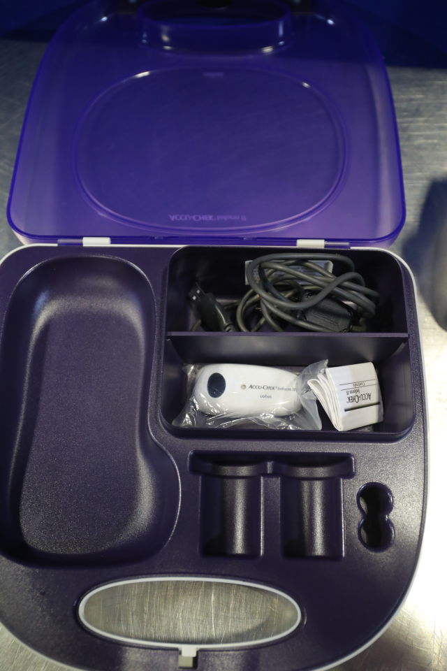 ROCHE DIAGNOSTICS Accu-Check Inform II Glucose Analyzer