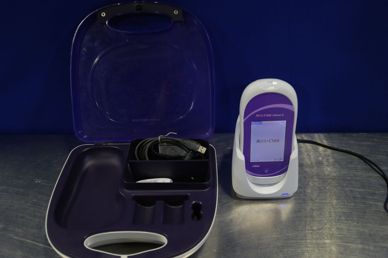 ROCHE DIAGNOSTICS Accu-Check Inform II Glucose Analyzer