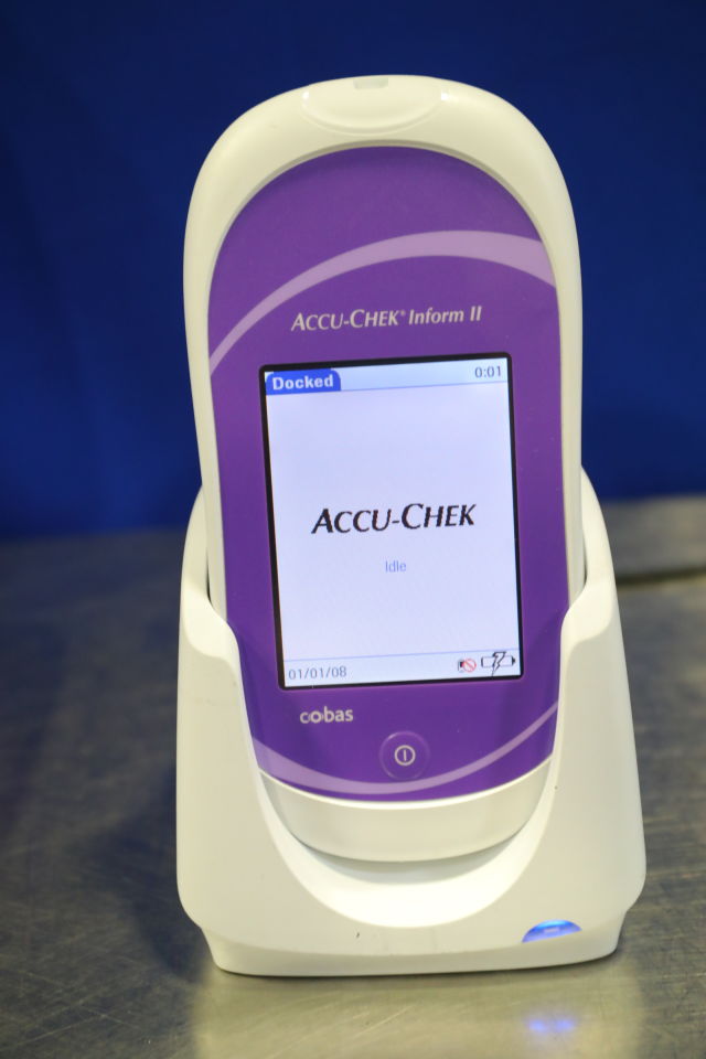 ROCHE DIAGNOSTICS Accu-Check Inform II Glucose Analyzer