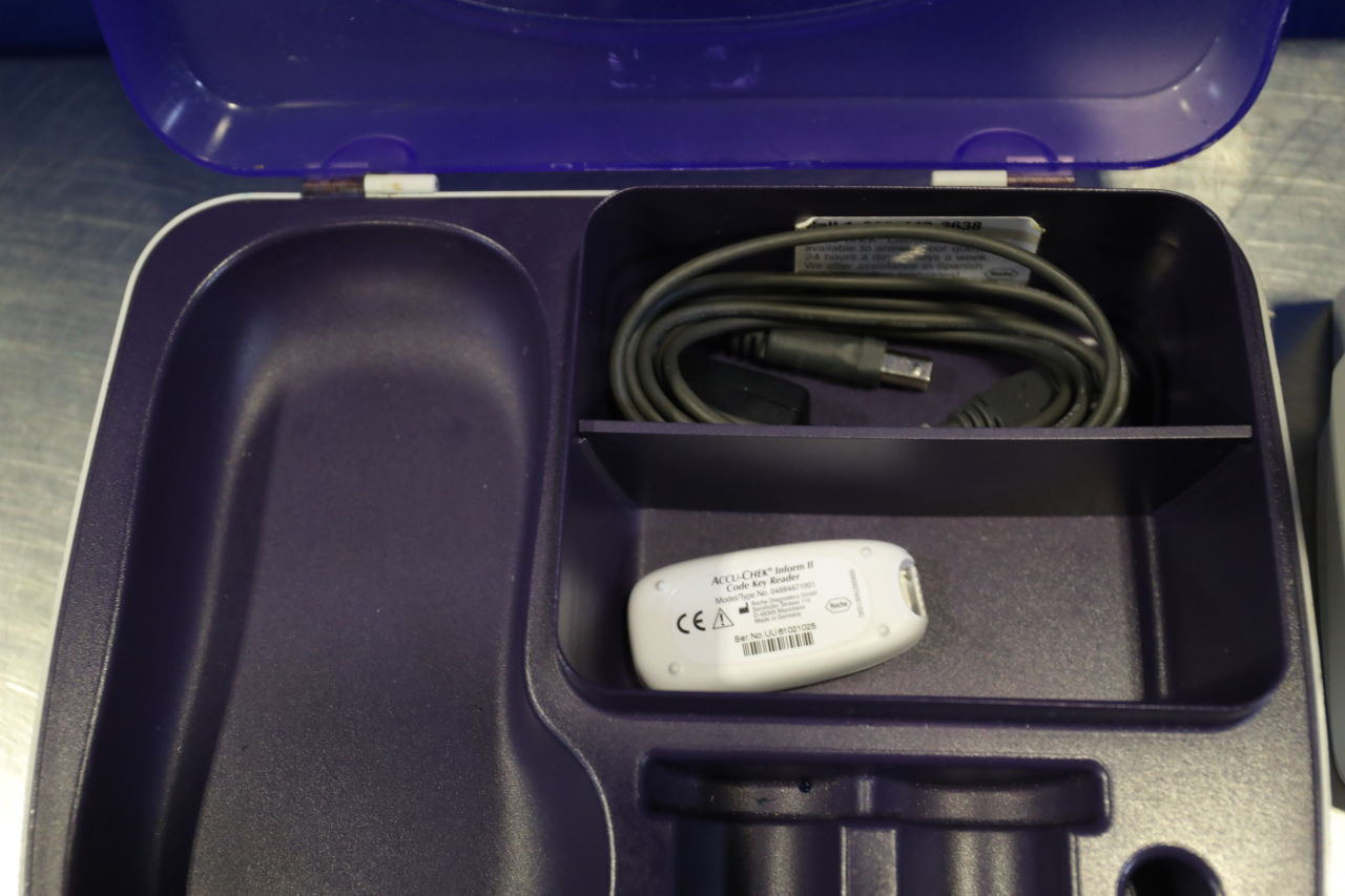 ROCHE DIAGNOSTICS Accu-Check Inform II Glucose Analyzer
