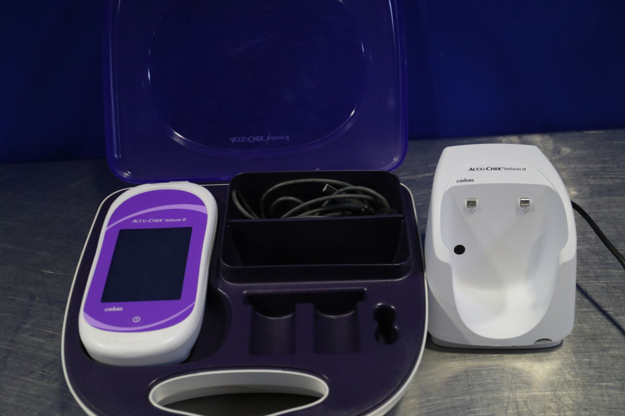 ROCHE DIAGNOSTICS Accu-Check Inform II Glucose Analyzer