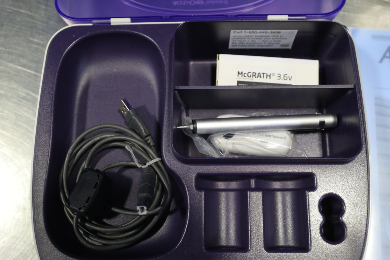 ROCHE DIAGNOSTICS Accu-Check Inform II Glucose Analyzer