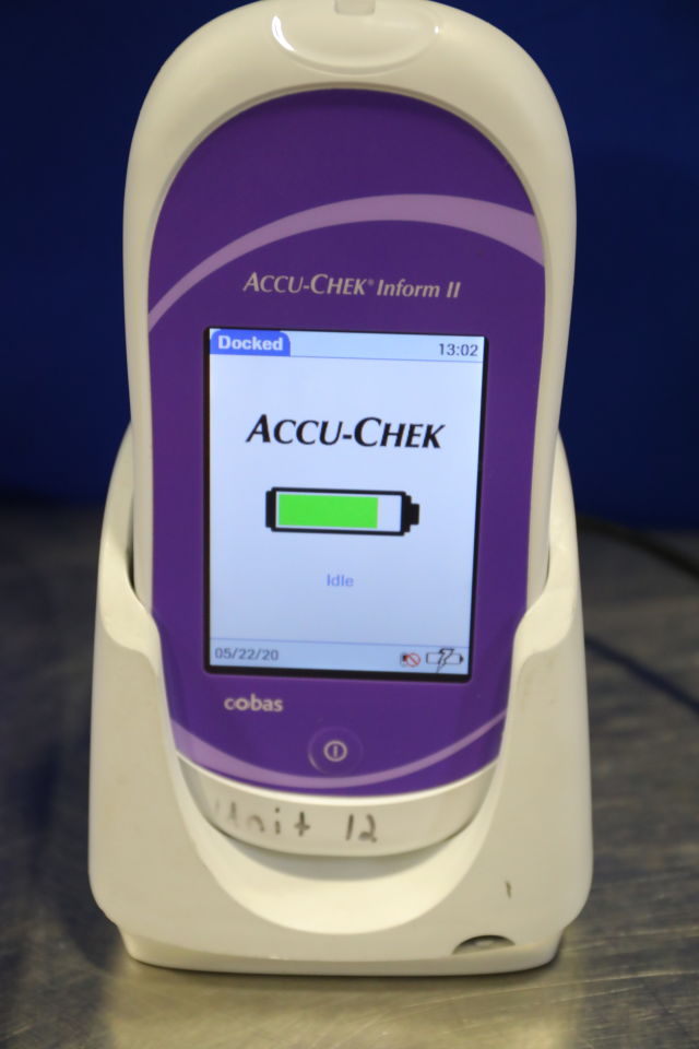 ROCHE DIAGNOSTICS Accu-Check Inform II Glucose Analyzer