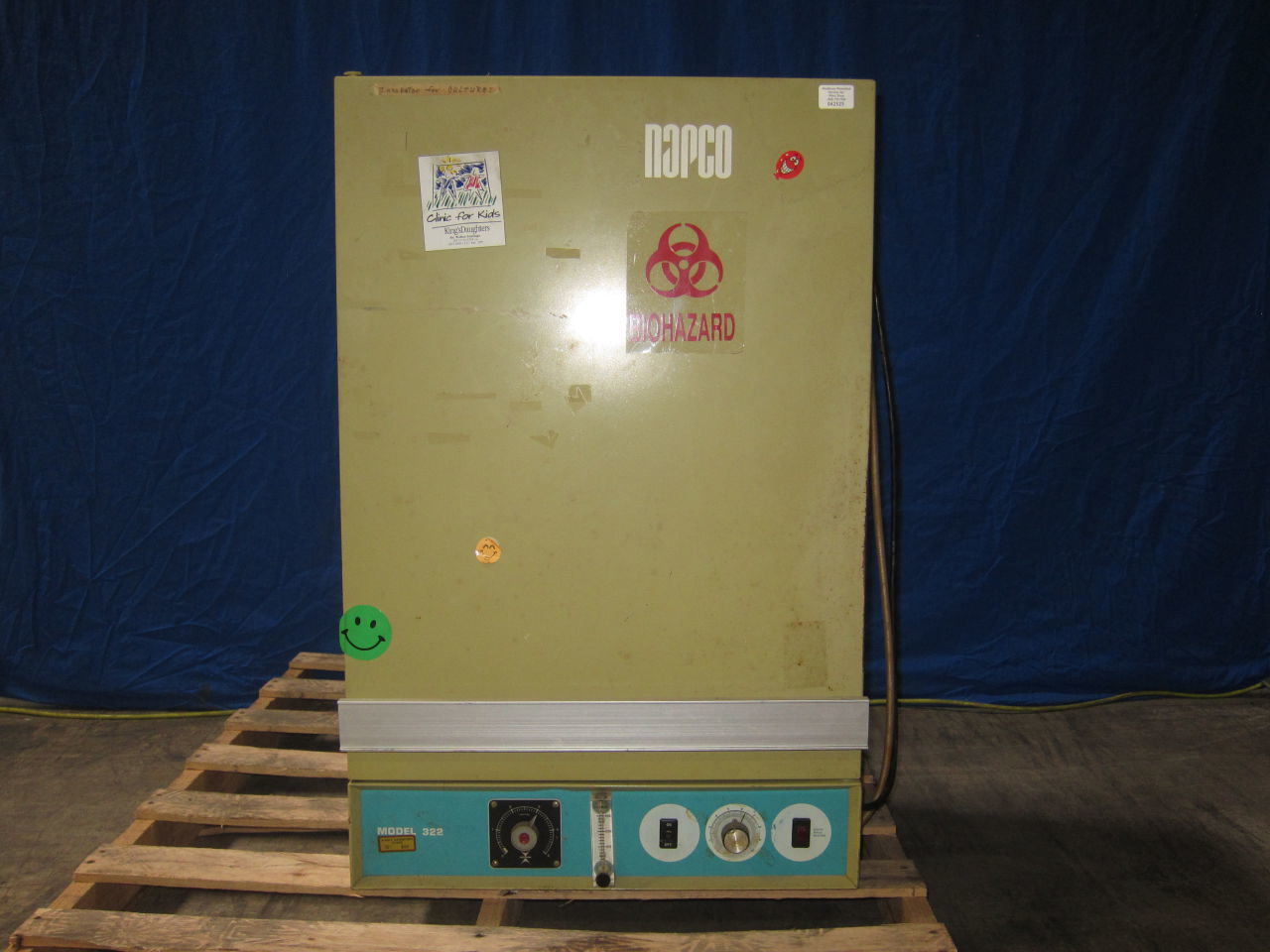 NAPCO Model 322 Incubator