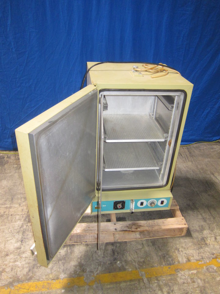 NAPCO Model 322 Incubator