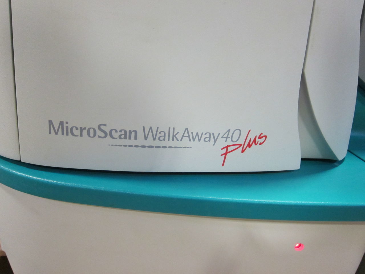 SIEMENS Microscan Walkaway 40 Plus Analyzer