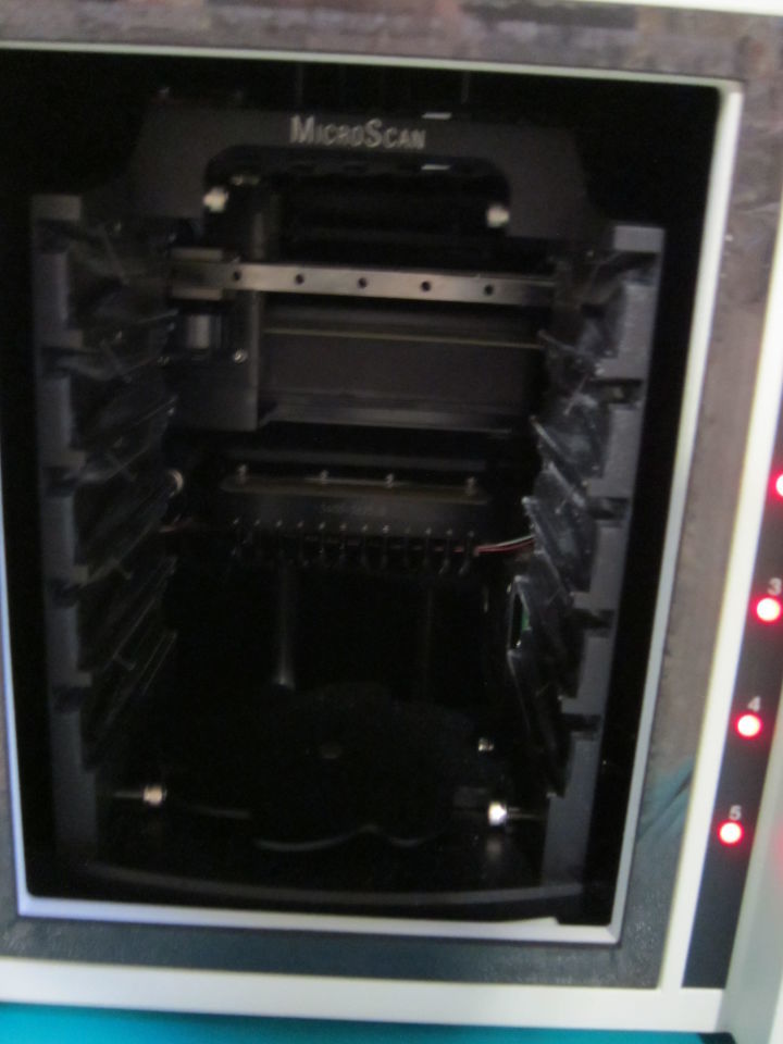 SIEMENS Microscan Walkaway 40 Plus Analyzer