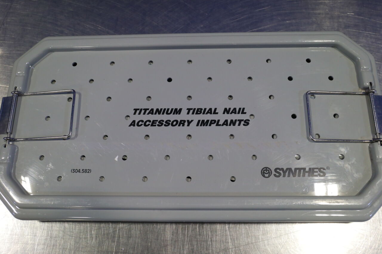 SYNTHES 304.582 Titanium Tibial Nail Accessory Implants