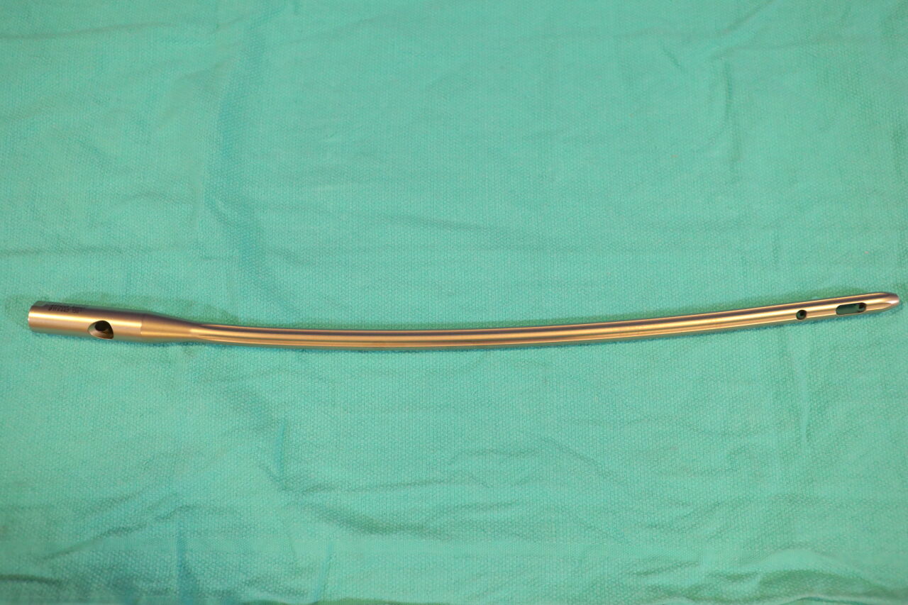 SYNTHES 456.424 Cannulated Troch Fixation Nail