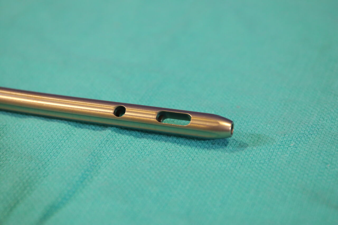 SYNTHES 456.424 Cannulated Troch Fixation Nail