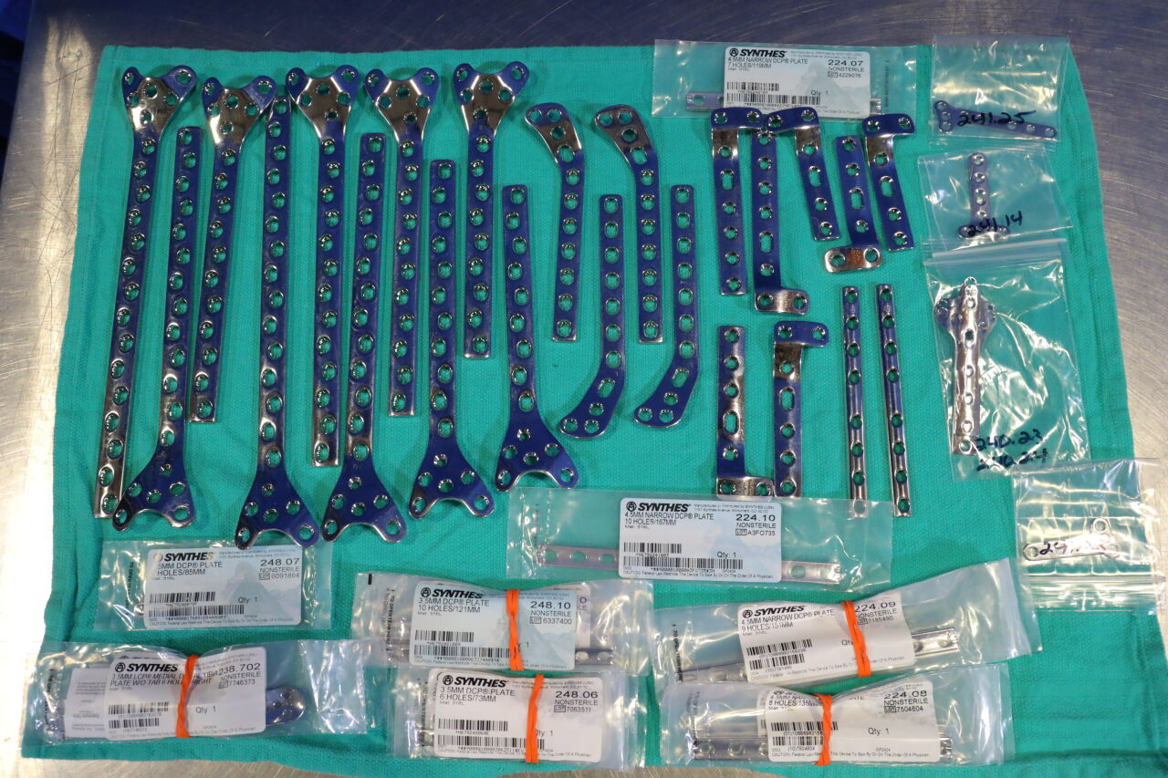 SYNTHES Various Plates