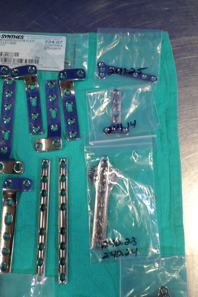 SYNTHES Various Plates