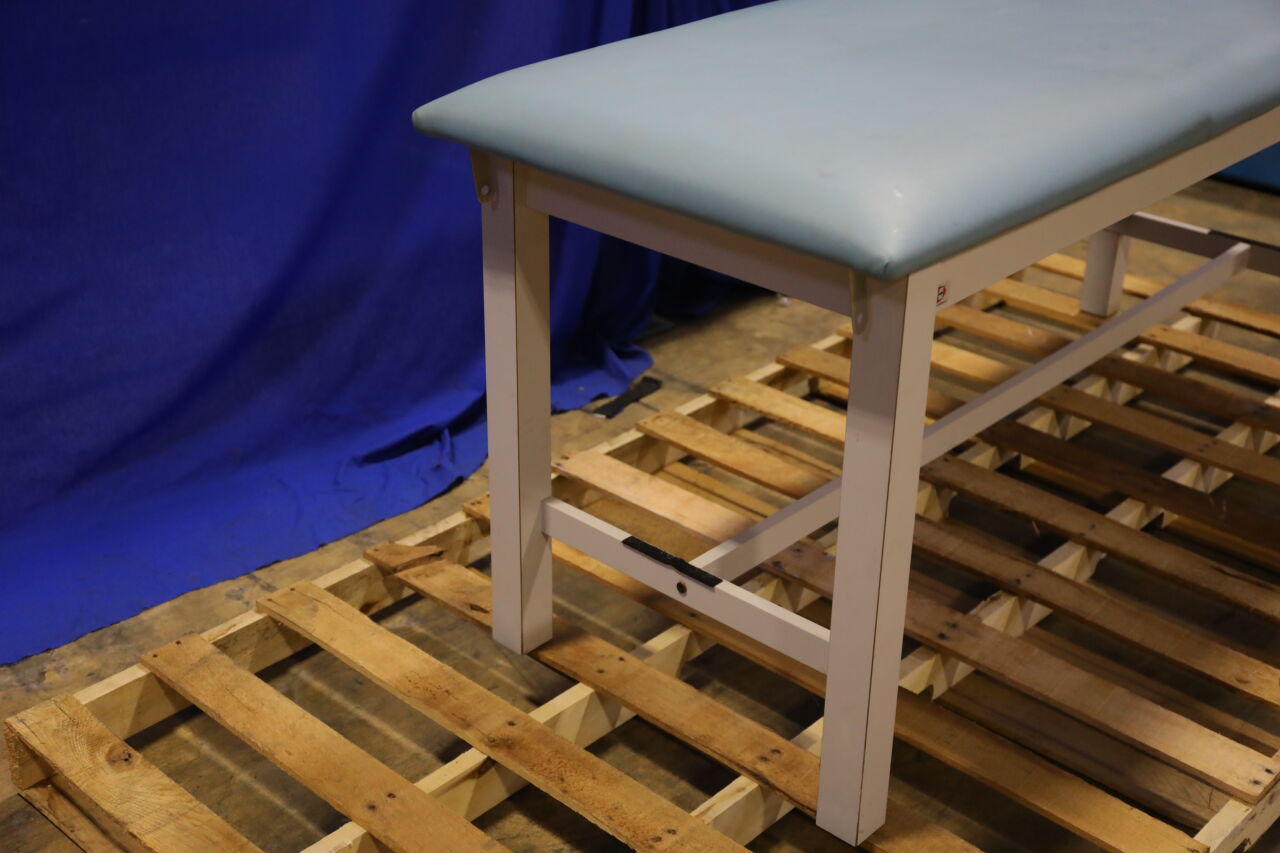 HAUSMANN INDUSTRIES Exam Table
