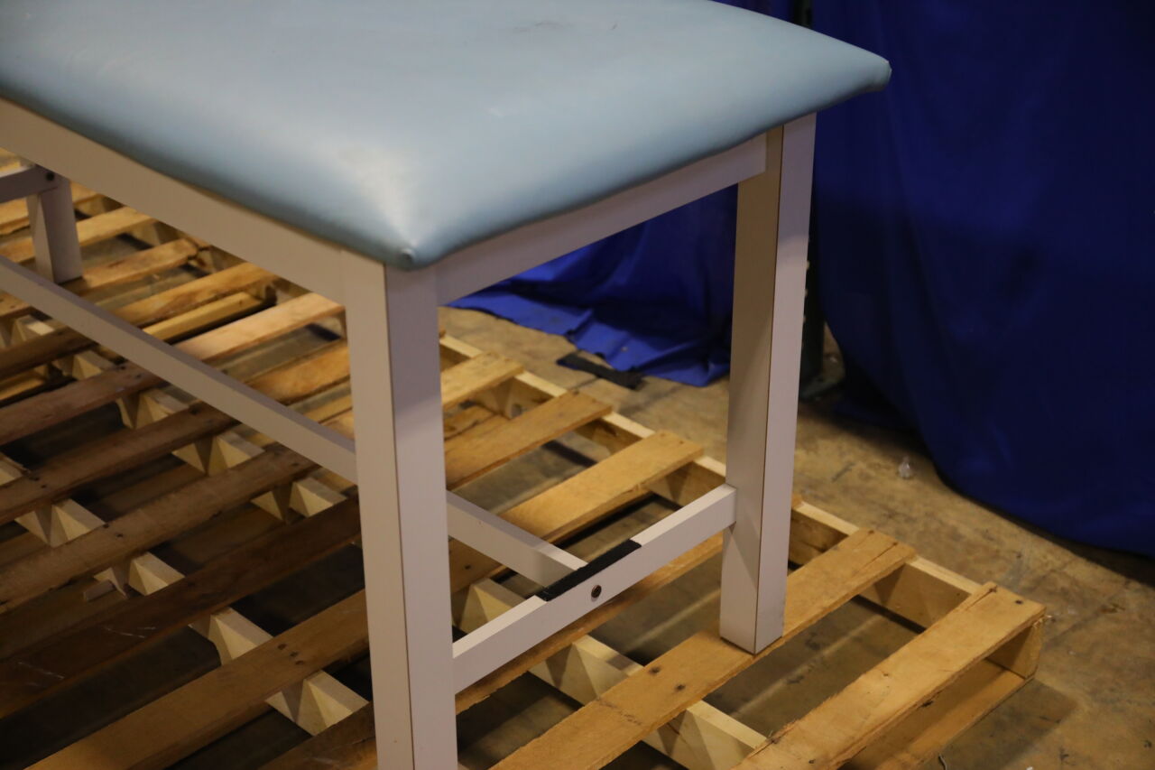 HAUSMANN INDUSTRIES Exam Table