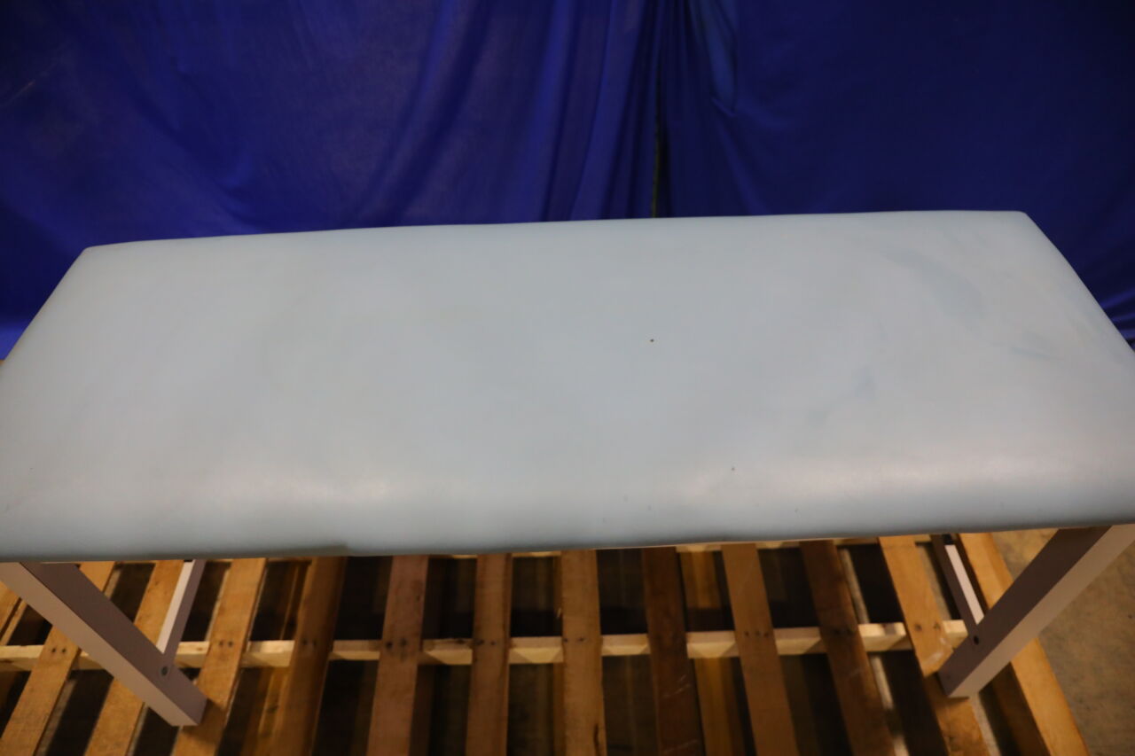 HAUSMANN INDUSTRIES Exam Table