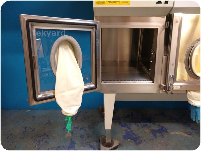 THE BAKER COMPANY CS500 Fume/Bio Safety Hood
