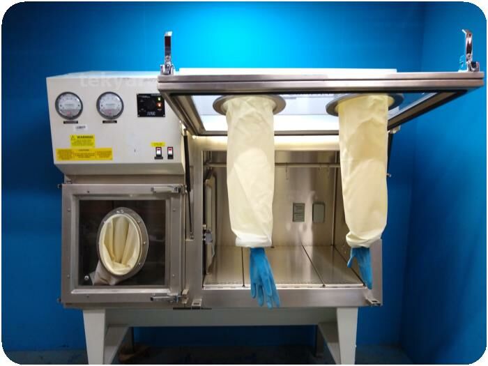 THE BAKER COMPANY CS500 Fume/Bio Safety Hood