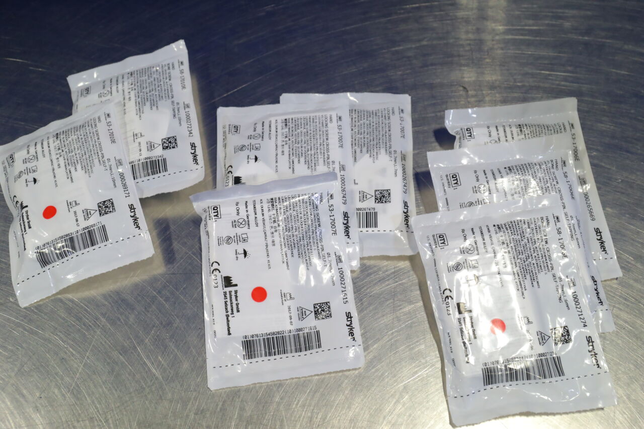 STRYKER Various Hand Bone Screws - Lot of 8
